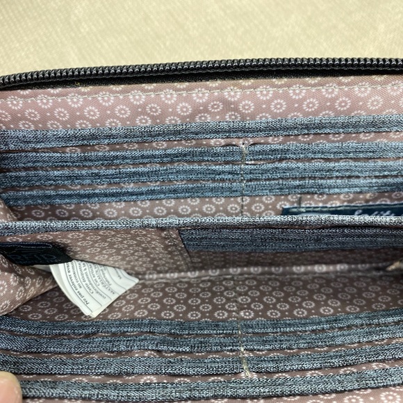 LUG RFID ZIP AROUND WALLET IN HEATHERED GRAY AND BLACK - Picture 9 of 9